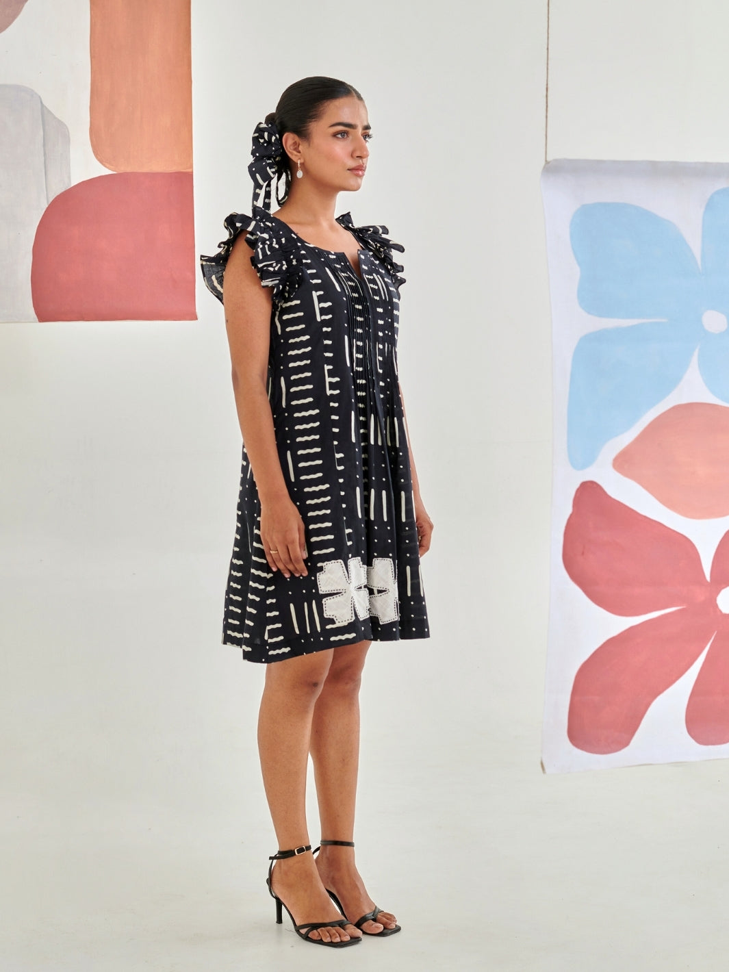 Black Abstract Print Short Dress With Ruffled Sleeves