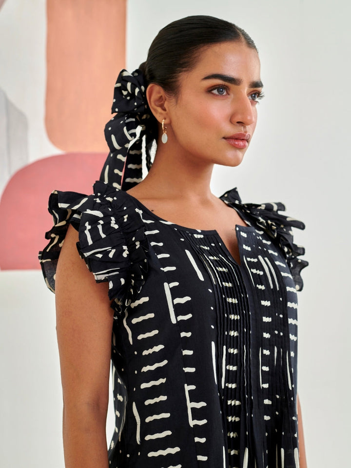 Black Abstract Print Short Dress With Ruffled Sleeves